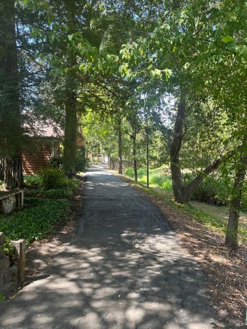 2520 Lakeview Dr, Santa Rosa, CA 95405