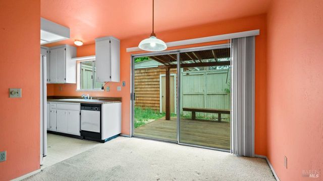 2520 Lakeview Dr, Santa Rosa, CA 95405