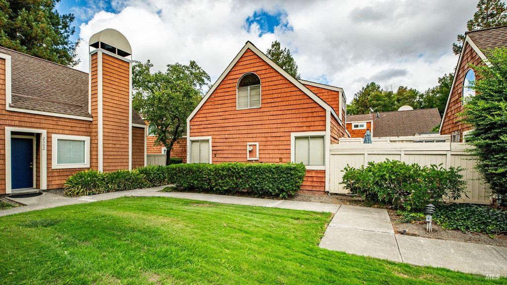 2520 Lakeview Dr, Santa Rosa, CA 95405