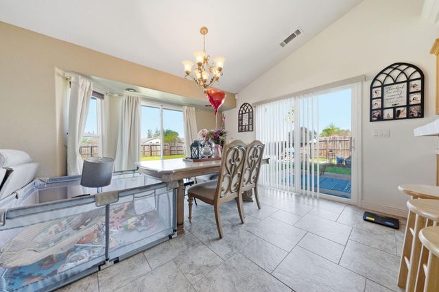 4487 Alta Saga Drive, Redding, CA 96002