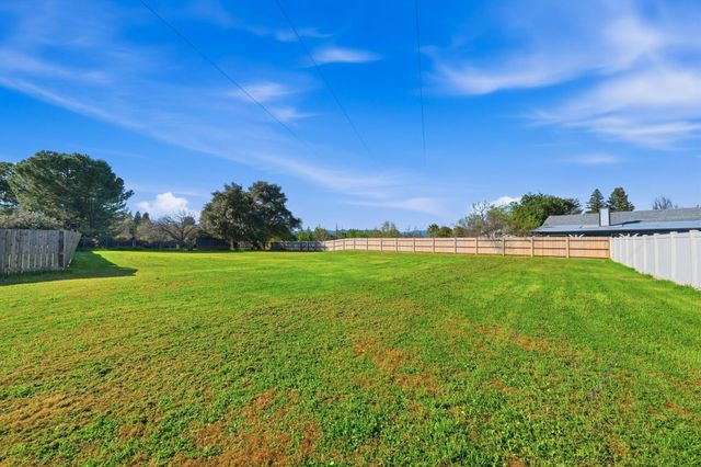 4487 Alta Saga Drive, Redding, CA 96002