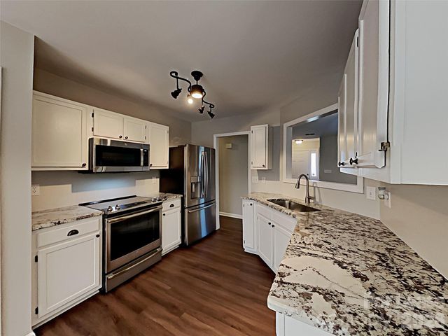 1040 Chaucery Lane, Matthews, NC 28104