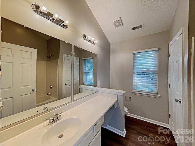 1040 Chaucery Lane, Matthews, NC 28104