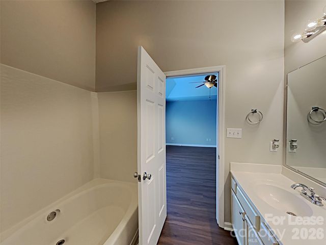 1040 Chaucery Lane, Matthews, NC 28104