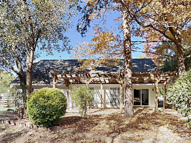 1040 Chaucery Lane, Matthews, NC 28104