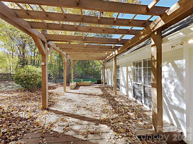 1040 Chaucery Lane, Matthews, NC 28104