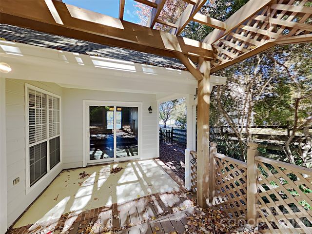 1040 Chaucery Lane, Matthews, NC 28104