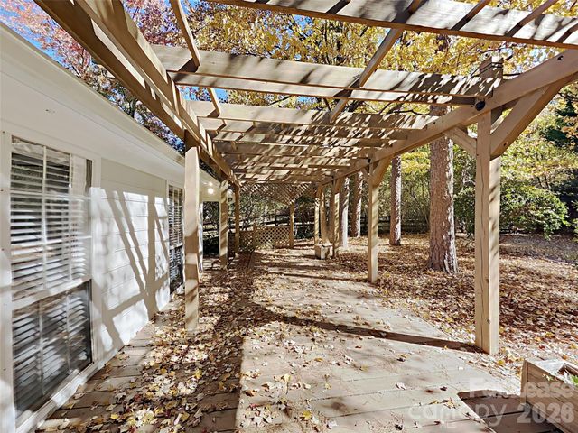 1040 Chaucery Lane, Matthews, NC 28104