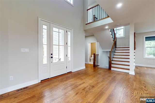 19 Meadowbrook Road, Upper Saddle River, NJ 07458