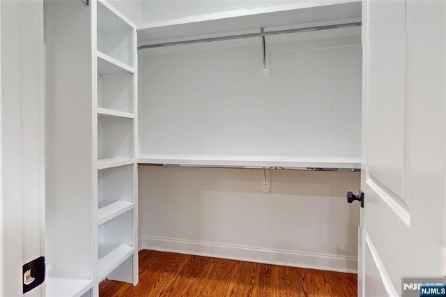 19 Meadowbrook Road, Upper Saddle River, NJ 07458