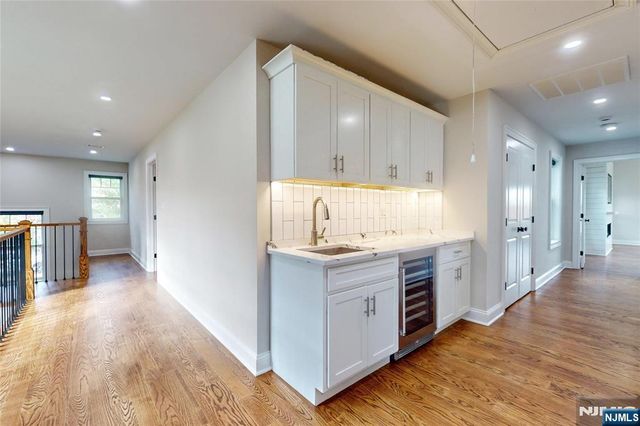 19 Meadowbrook Road, Upper Saddle River, NJ 07458