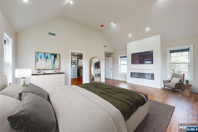 19 Meadowbrook Road, Upper Saddle River, NJ 07458