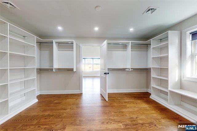 19 Meadowbrook Road, Upper Saddle River, NJ 07458