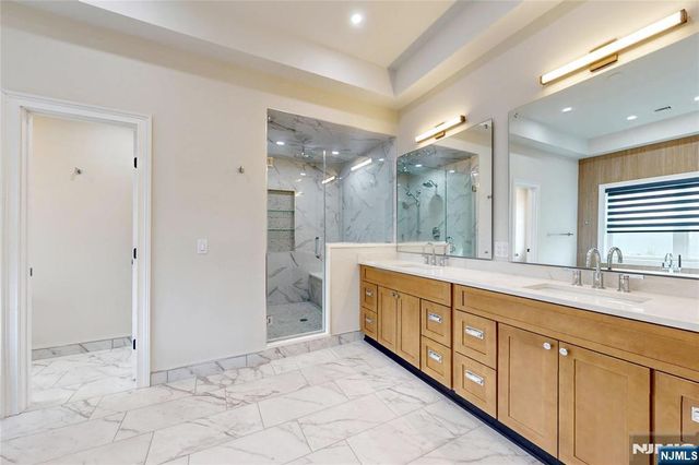 19 Meadowbrook Road, Upper Saddle River, NJ 07458