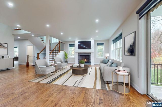 19 Meadowbrook Road, Upper Saddle River, NJ 07458