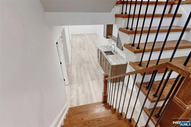 19 Meadowbrook Road, Upper Saddle River, NJ 07458