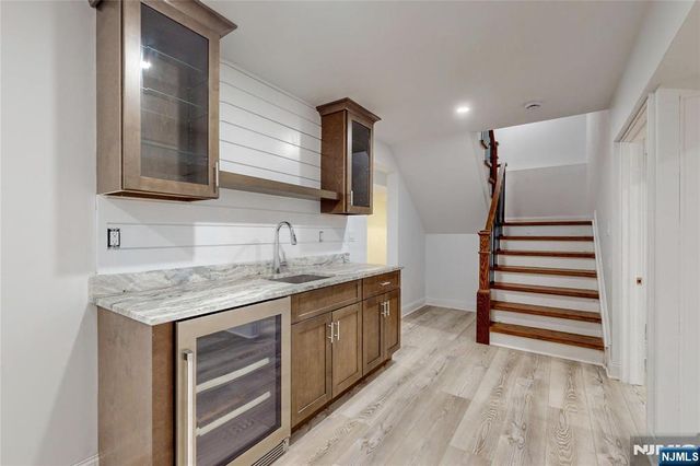 19 Meadowbrook Road, Upper Saddle River, NJ 07458