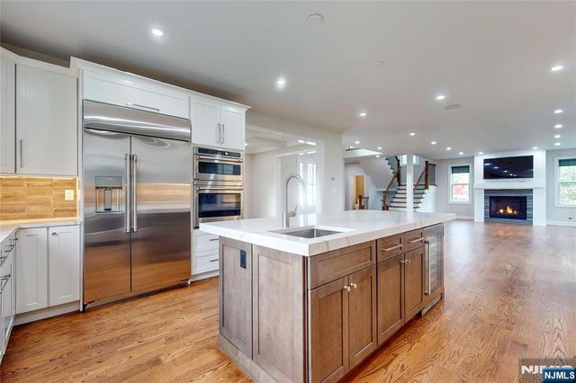 19 Meadowbrook Road, Upper Saddle River, NJ 07458