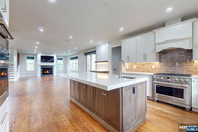 19 Meadowbrook Road, Upper Saddle River, NJ 07458