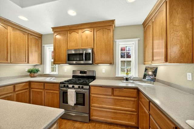 100 Nunan Street, Jacksonville, OR 97530