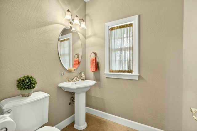 100 Nunan Street, Jacksonville, OR 97530