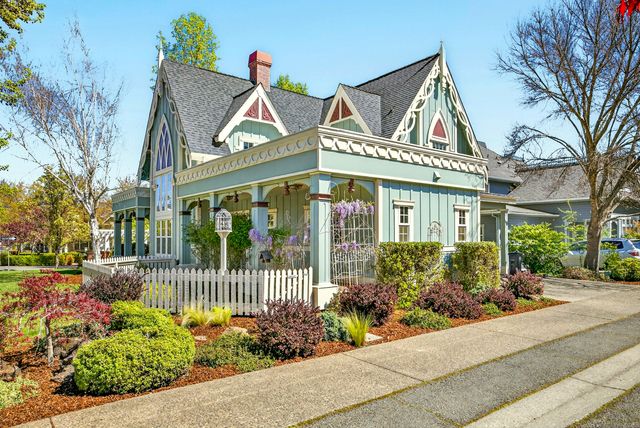 100 Nunan Street, Jacksonville, OR 97530