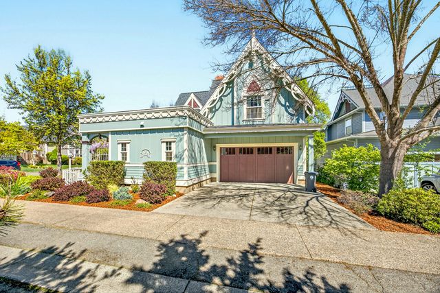 100 Nunan Street, Jacksonville, OR 97530