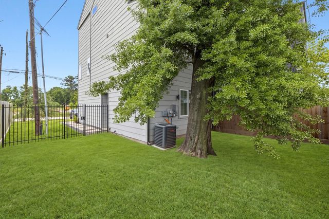 1404 Mansfield Street, Houston, TX 77091