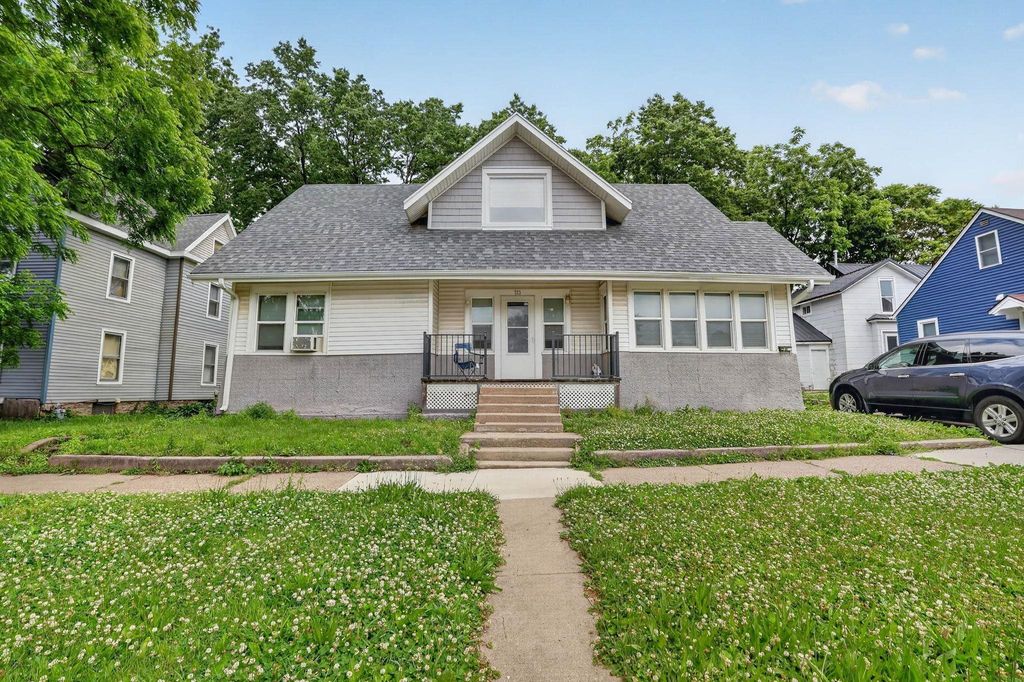 723 Randolph Street, Waterloo, IA 50702