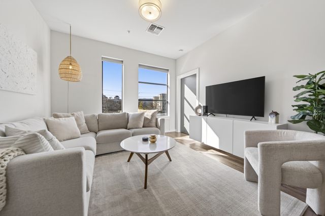 1900 12th Ave S Apt 322, Nashville, TN 37203