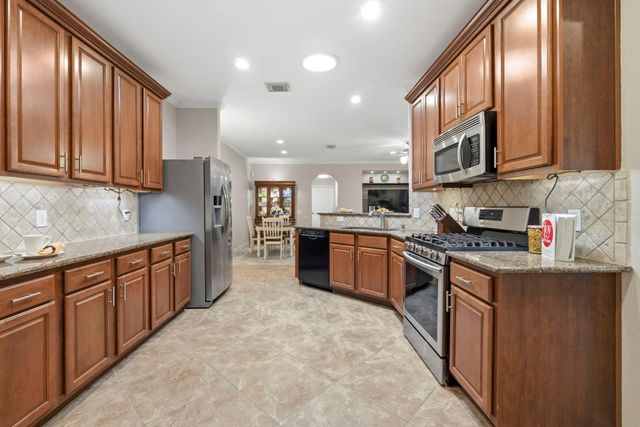 194 W Kentwick Place, Conroe, TX 77384