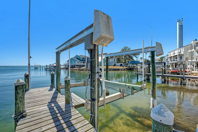 101 Port Drive, Shalimar, FL 32579