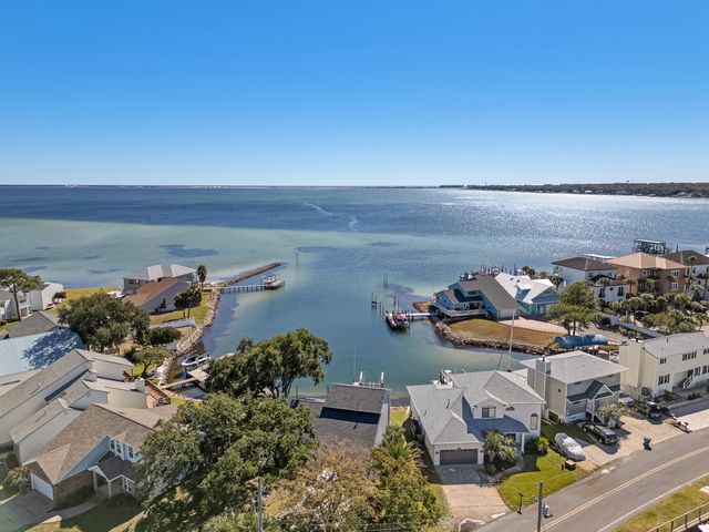 101 Port Drive, Shalimar, FL 32579