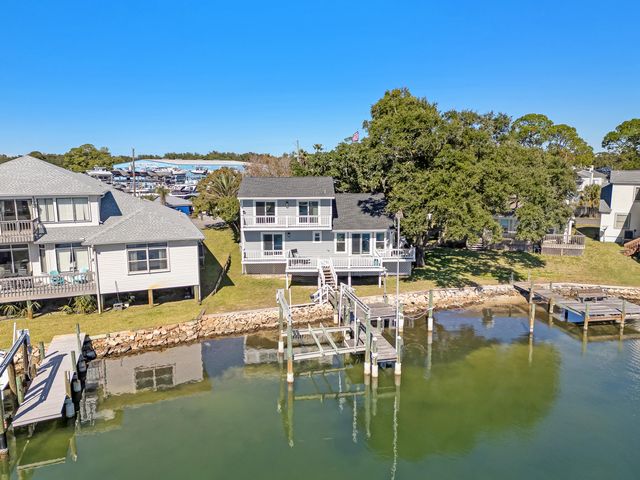 101 Port Drive, Shalimar, FL 32579