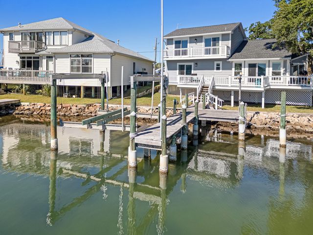 101 Port Drive, Shalimar, FL 32579