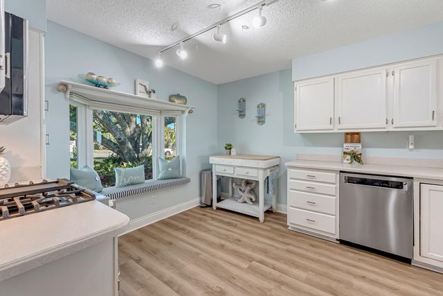 101 Port Drive, Shalimar, FL 32579