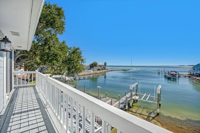 101 Port Drive, Shalimar, FL 32579