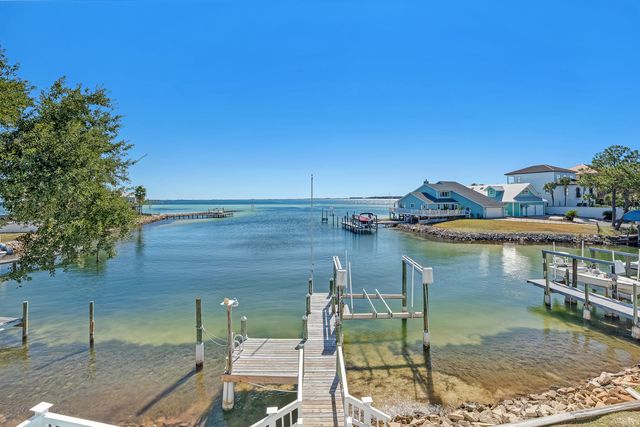 101 Port Drive, Shalimar, FL 32579