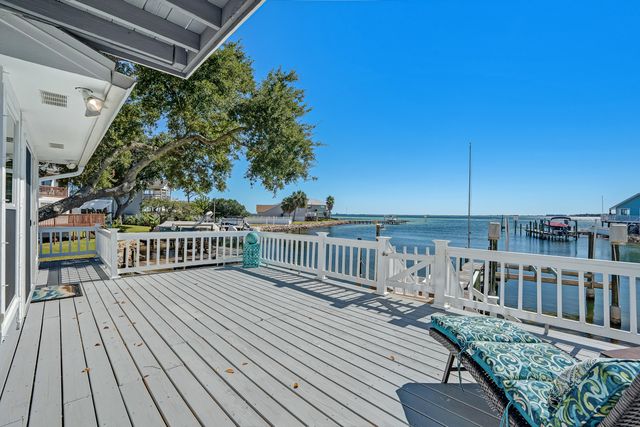 101 Port Drive, Shalimar, FL 32579