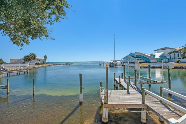 101 Port Drive, Shalimar, FL 32579