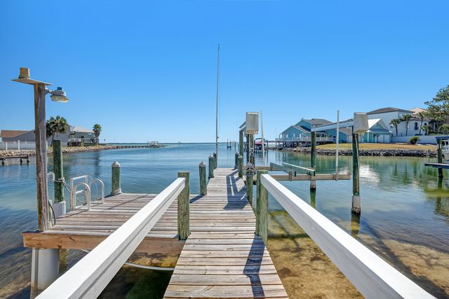 101 Port Drive, Shalimar, FL 32579