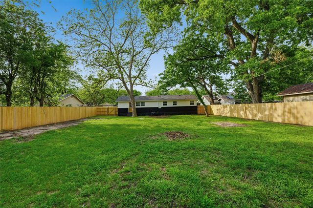 2512 Mckenzie Avenue, Waco, TX 76708