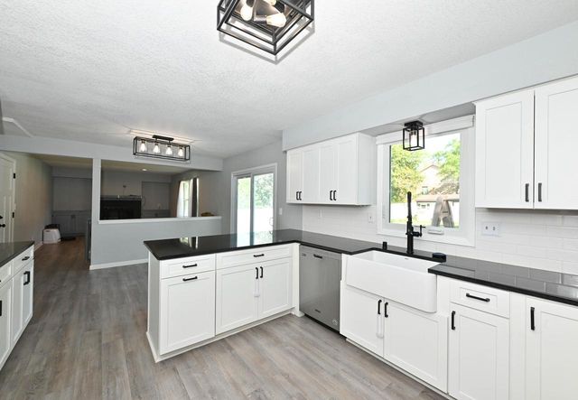 10045 W Meadow DRIVE, Greenfield, WI 53228