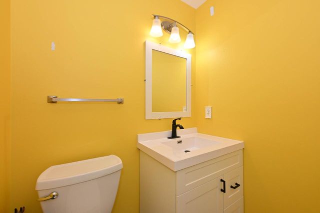 10045 W Meadow DRIVE, Greenfield, WI 53228