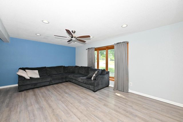 10045 W Meadow DRIVE, Greenfield, WI 53228