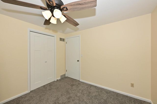 10045 W Meadow DRIVE, Greenfield, WI 53228