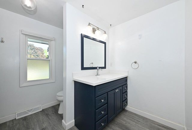 10045 W Meadow DRIVE, Greenfield, WI 53228