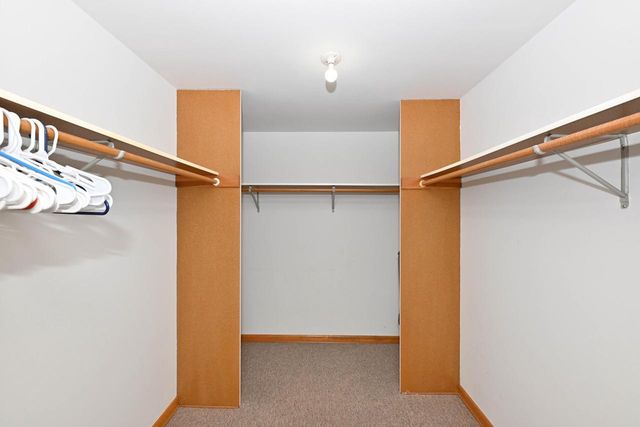 10045 W Meadow DRIVE, Greenfield, WI 53228