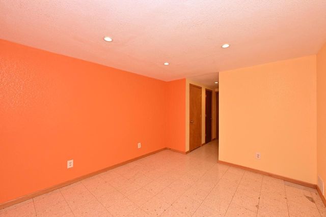 10045 W Meadow DRIVE, Greenfield, WI 53228