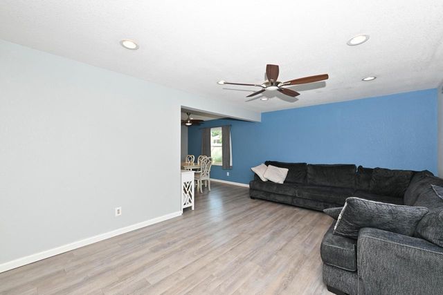 10045 W Meadow DRIVE, Greenfield, WI 53228